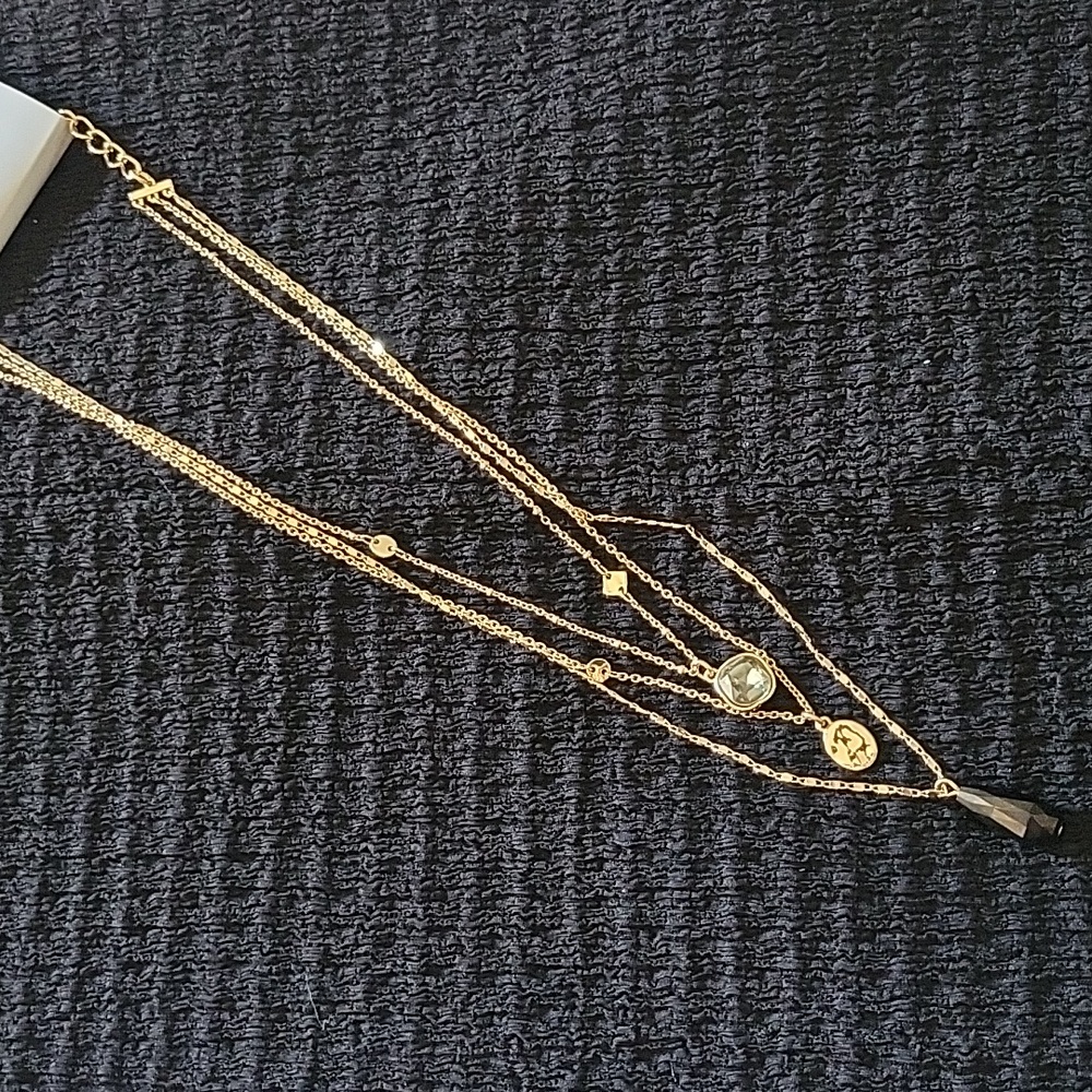 Elegant Gold Layered Necklace